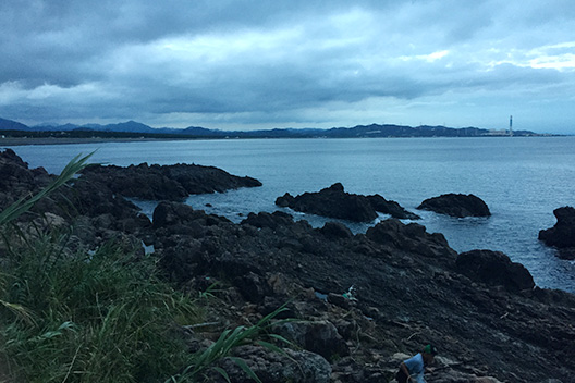 煙樹ヶ浜の横の地磯
